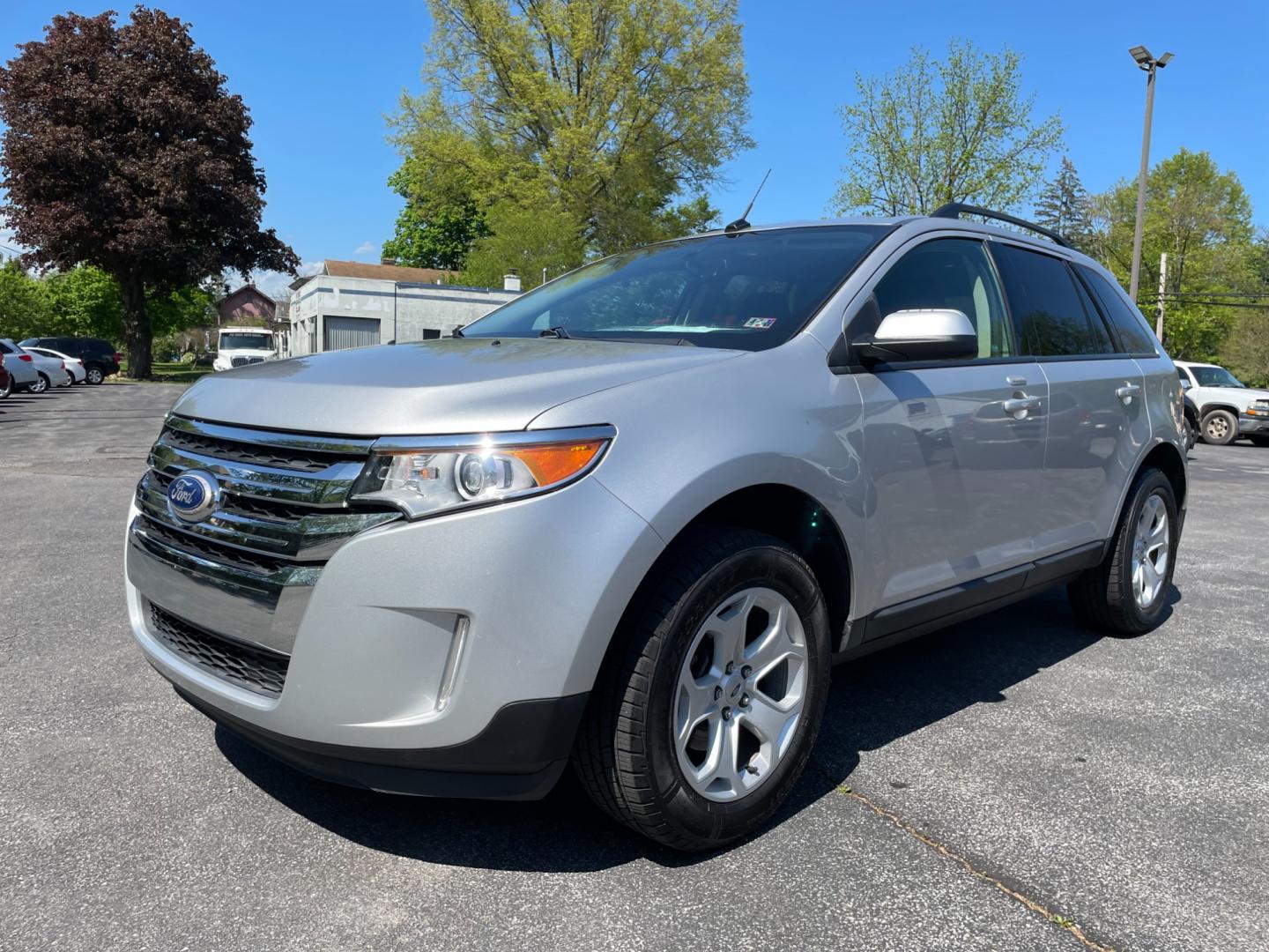 2014 silver Ford Edge SEL AWD (2FMDK4JCXEB) with an 3.5L V6 DOHC 24V engine, 6-Speed Automatic transmission, located at 101 N. Main Street, Muncy, PA, 17756, (570) 546-5462, 41.207691, -76.785942 - Photo#1